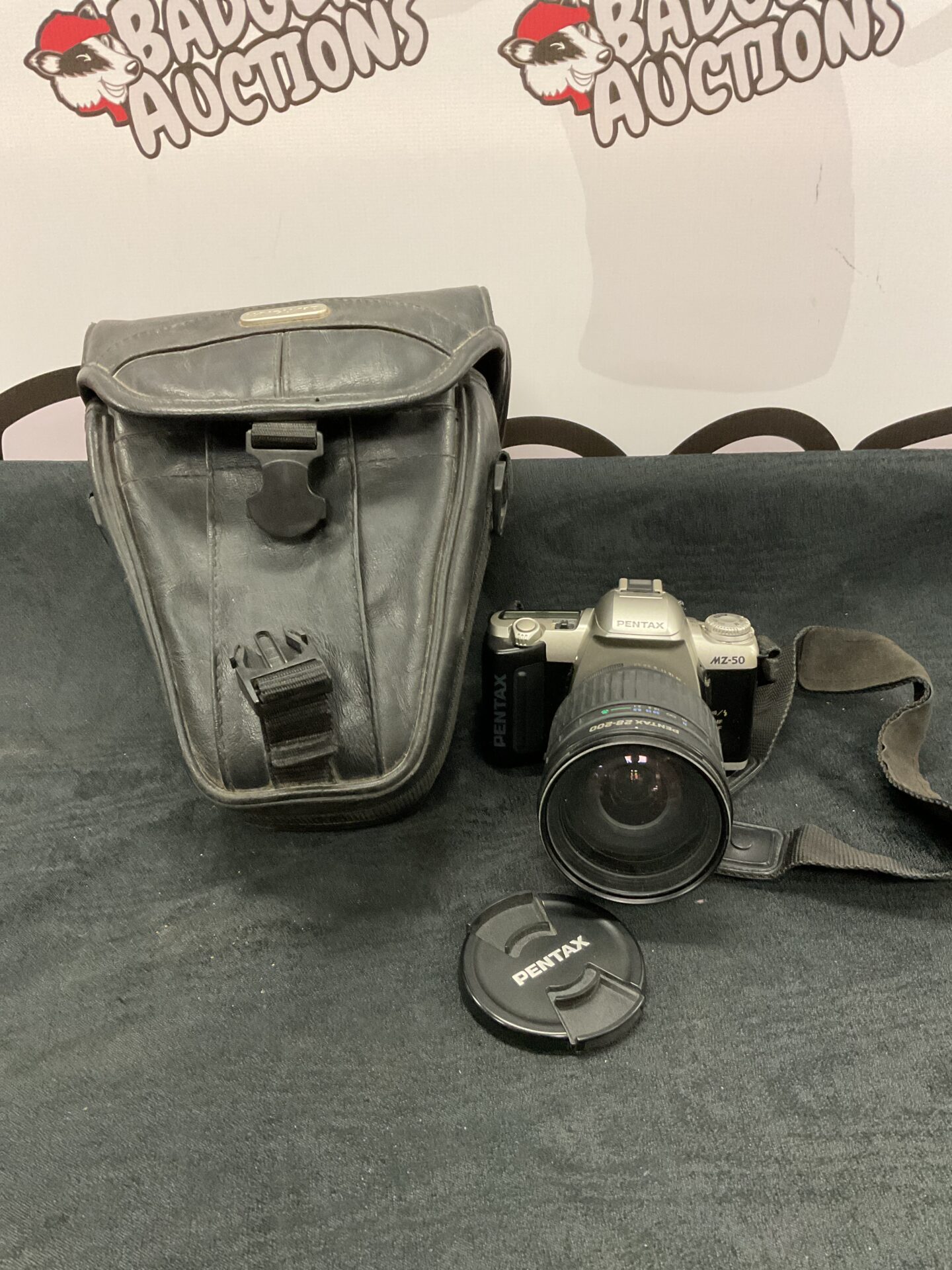 086 Pentax mz-50 35mm film camera with 28-200 lens & case