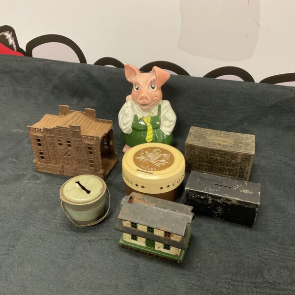 Vintage Natwest pig moneybox and ceramic bank collection.