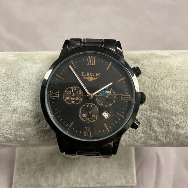 Dark dial Lige quartz wristwatch for men.
