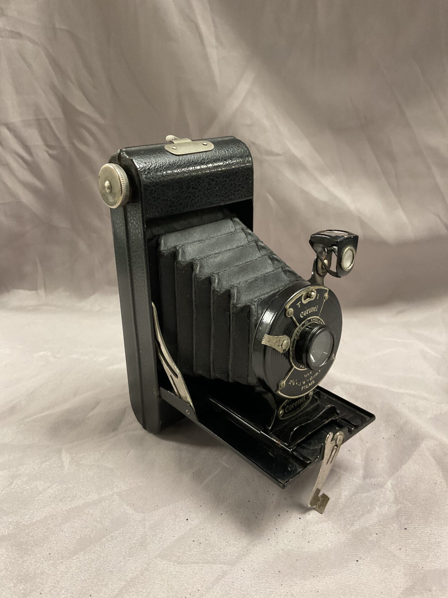 758 Vintage coronet folding pocket camera