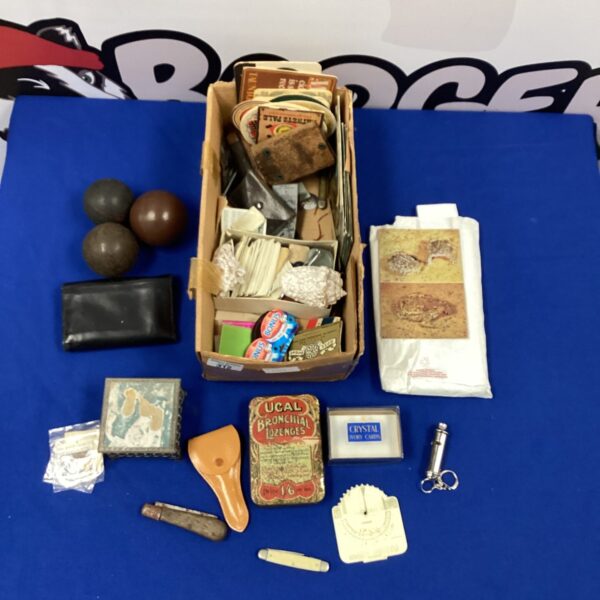 Vintage mixed lot with pen knives and ephemera for collectors.