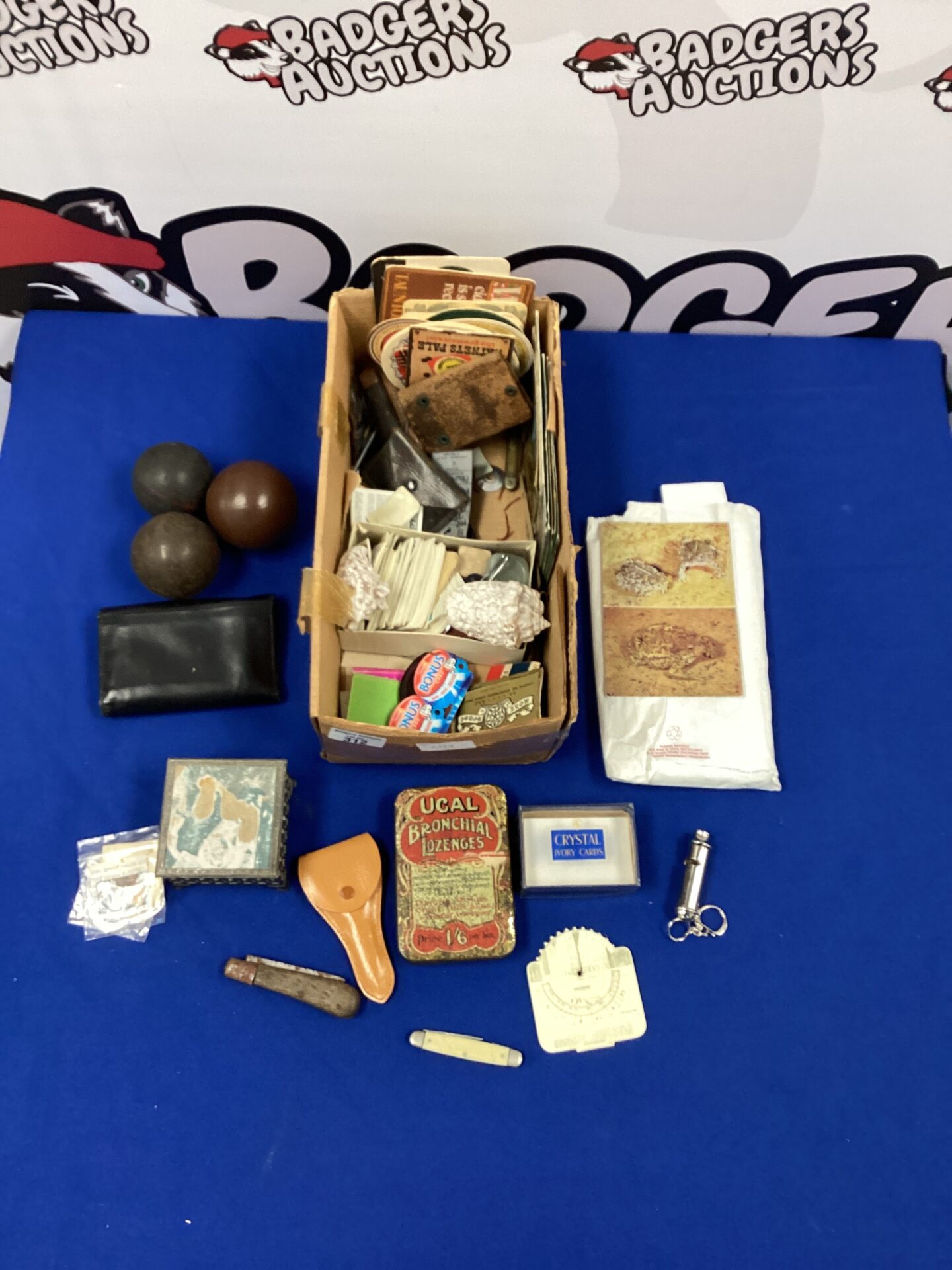 312 Box of mixed items inc vintage pen knives