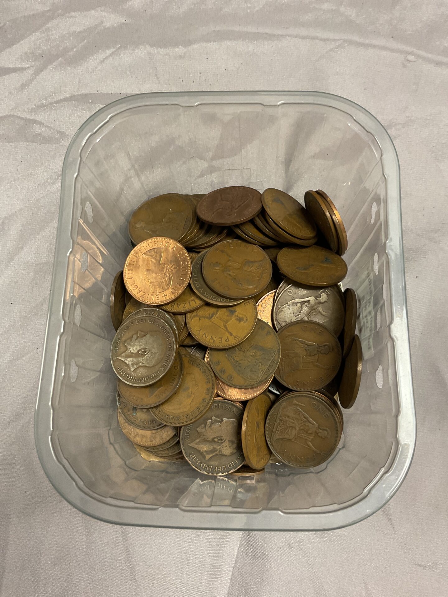 774 Tub of assorted pennies