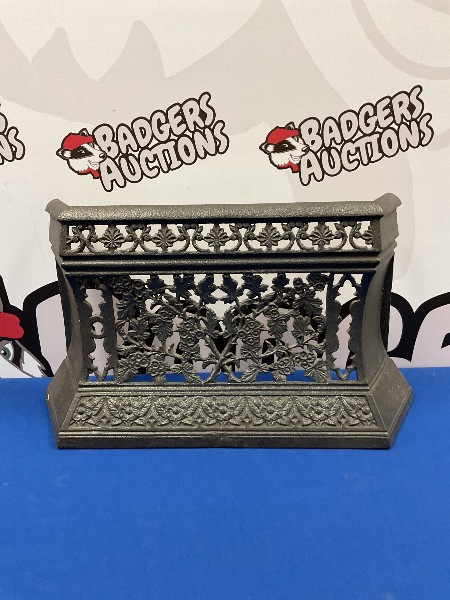 057 Small cast iron fireplace fender