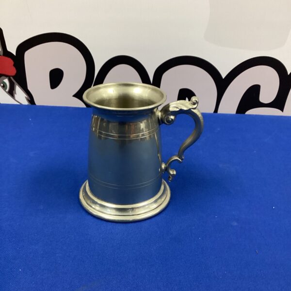 Vintage English pewter tankard with sturdy handle.