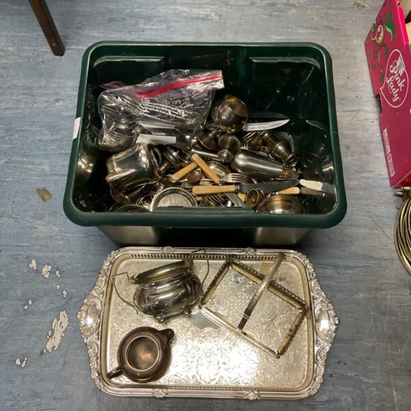 Mixed lot of vintage silver plate cutlery and tableware.