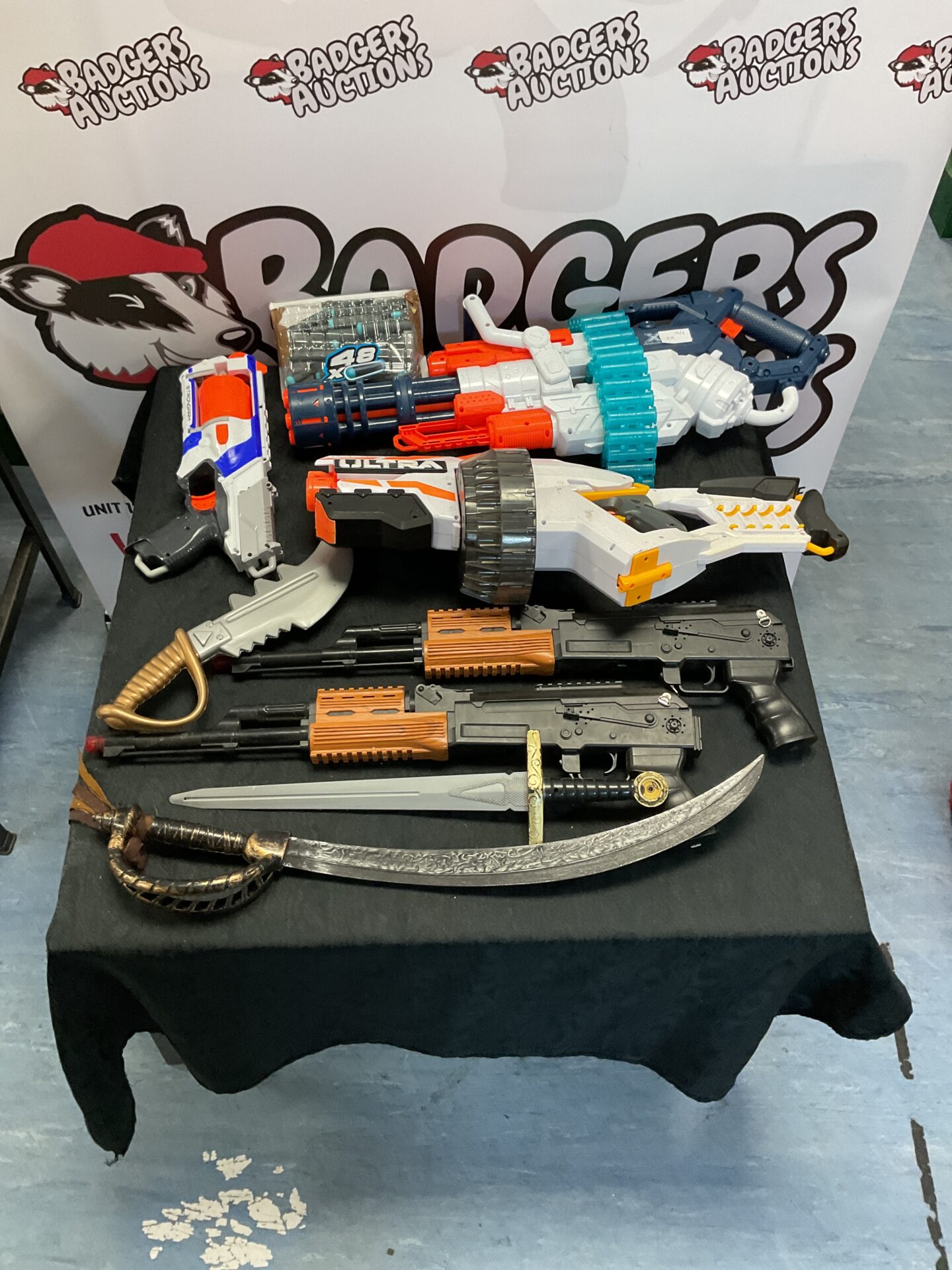 404 Selection of mixed nerf guns with ammo and childrens weapon toys