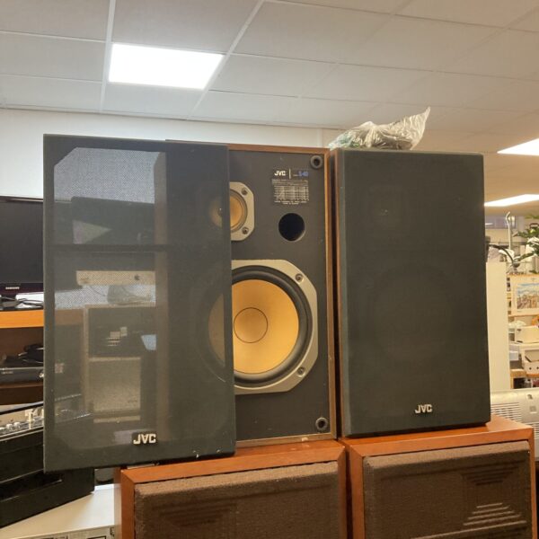 Vintage JVC S-40 bookshelf speakers in woodgrain finish.