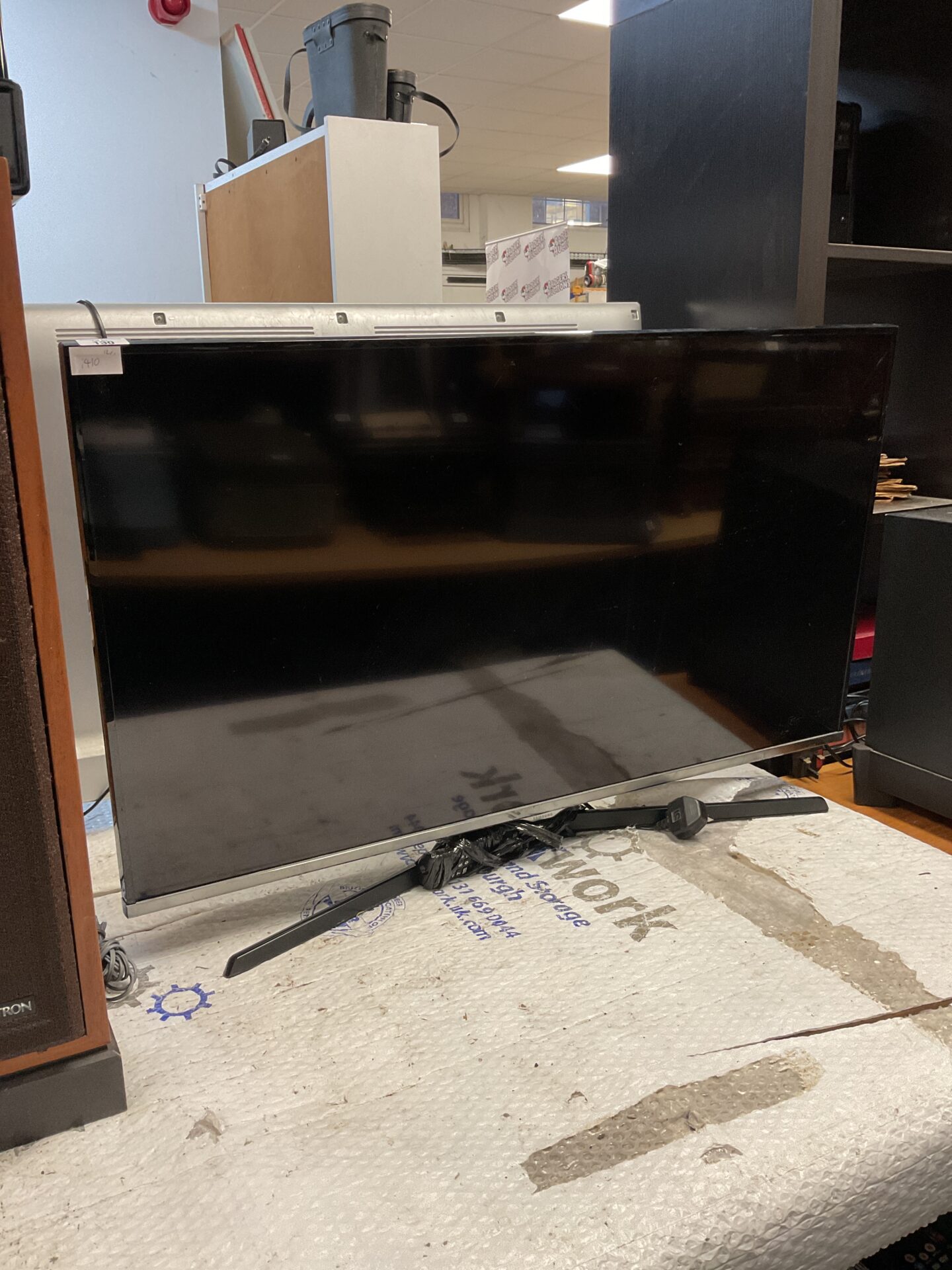 130 Samsung 40” hd tv with remote working