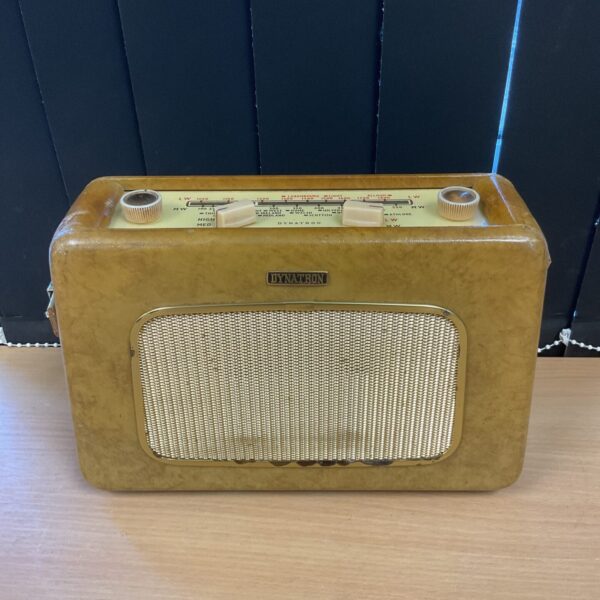 Vintage Dynatron Nomad transistor radio in good condition.