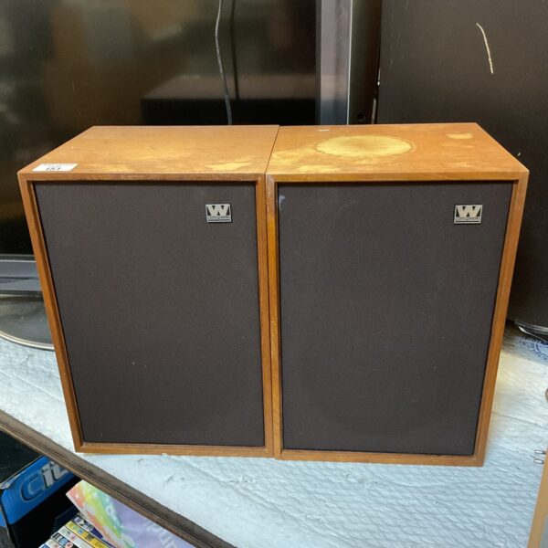 Pair of vintage Wharfedale Denton 2XP bookshelf speakers in walnut finish.