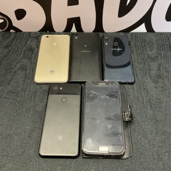 Mobile phone bundle lot with Samsung and other smartphones.