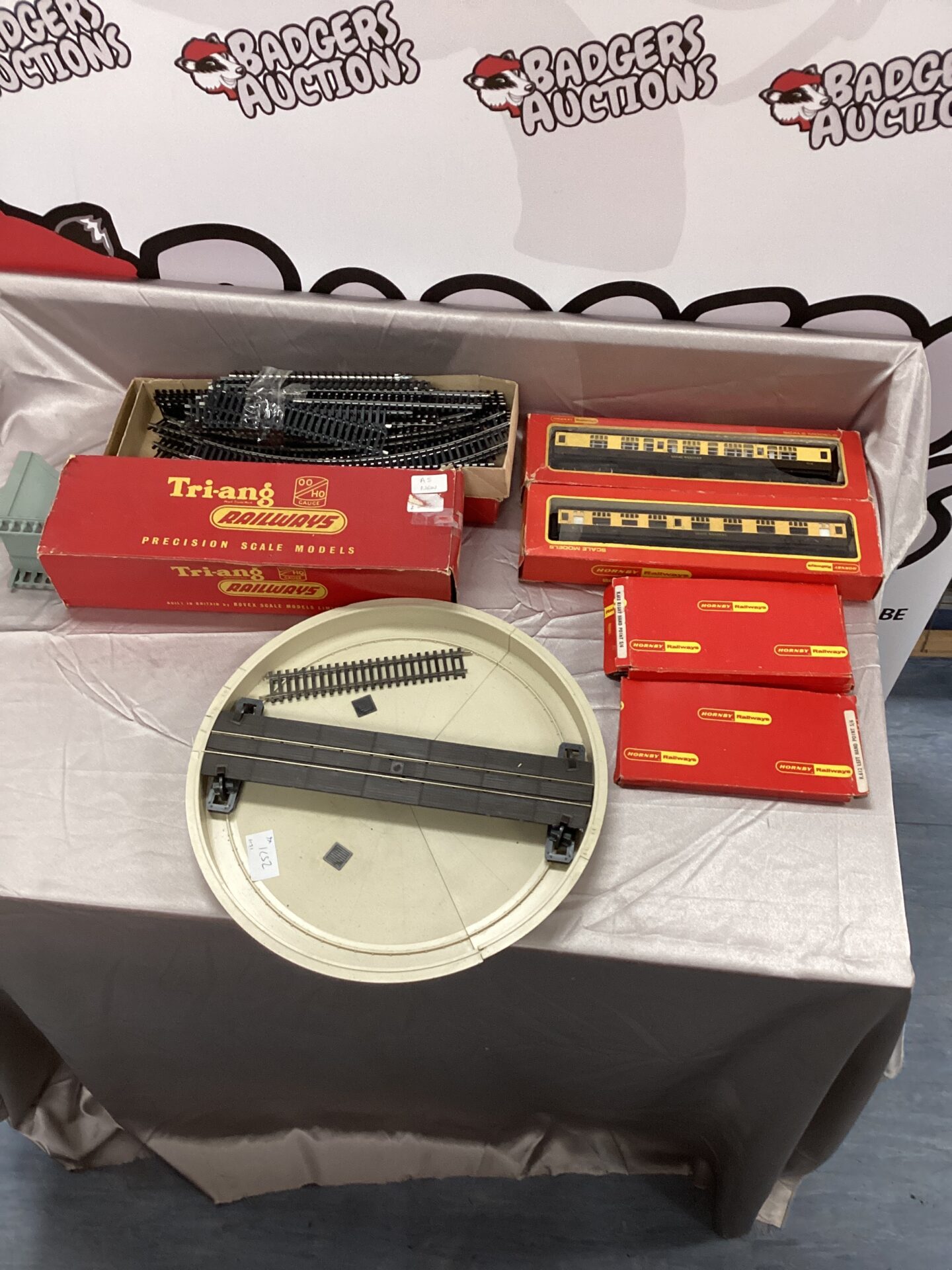 343 Tri-ang and Hornby model train set accessories