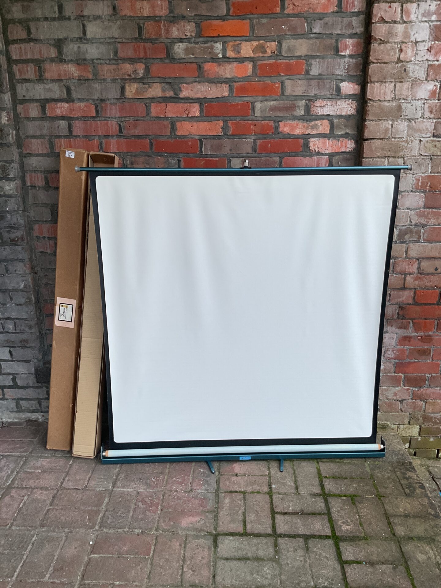 187 The hunter forum projector screen