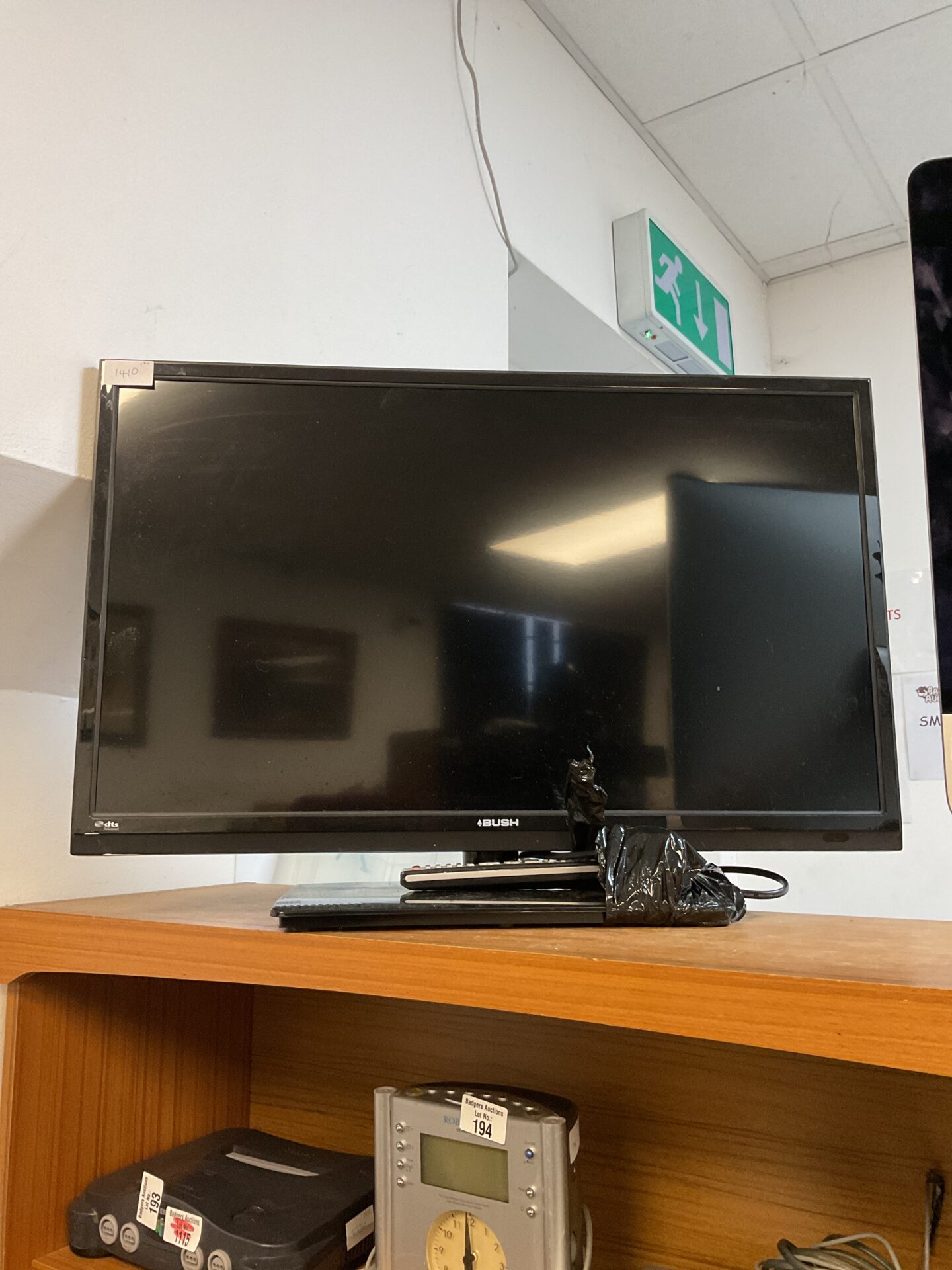 190 Bush 28” hd led tv working with remote