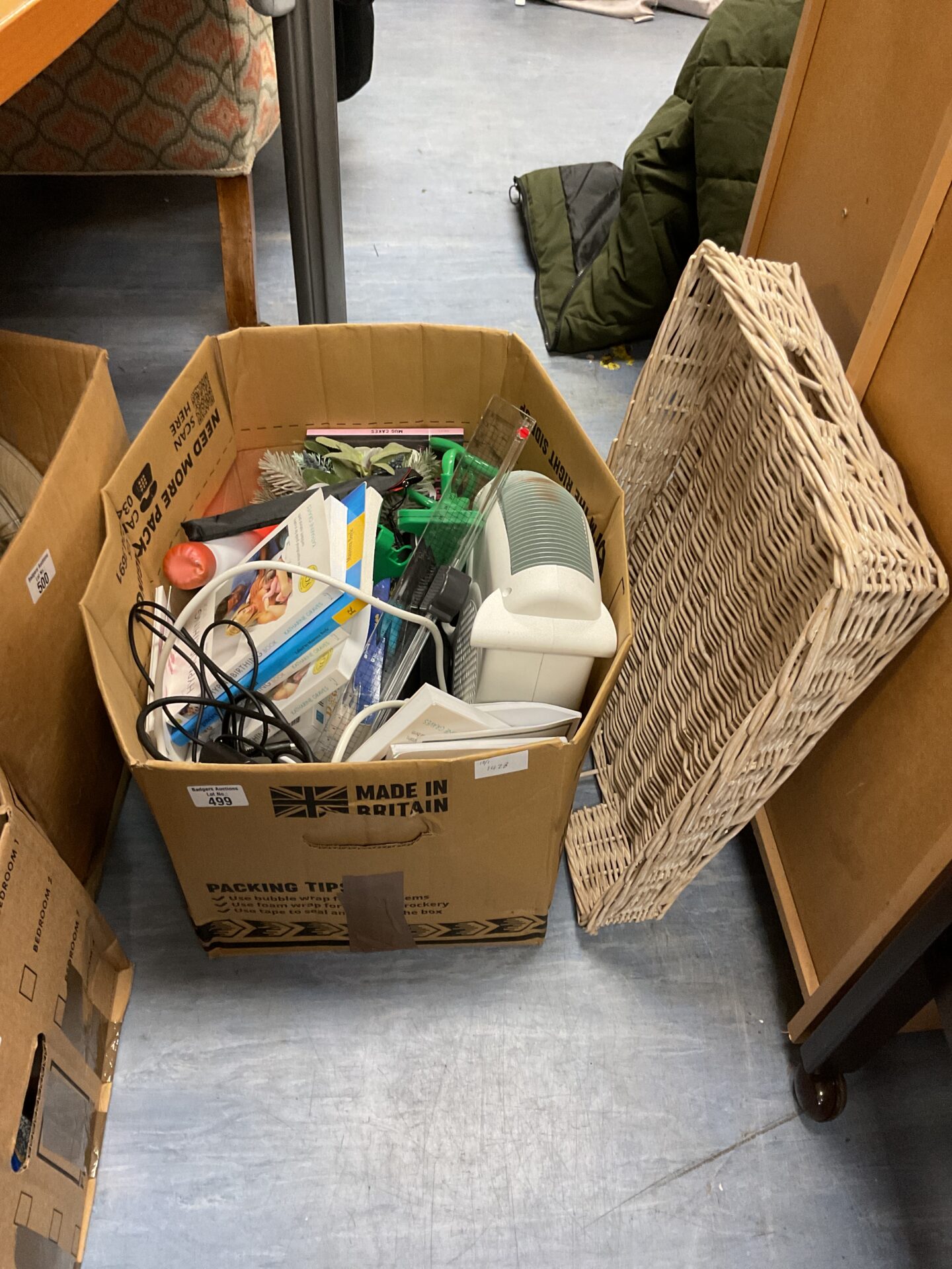 466 Box of mixed inc wicker tray and blaupunkt
