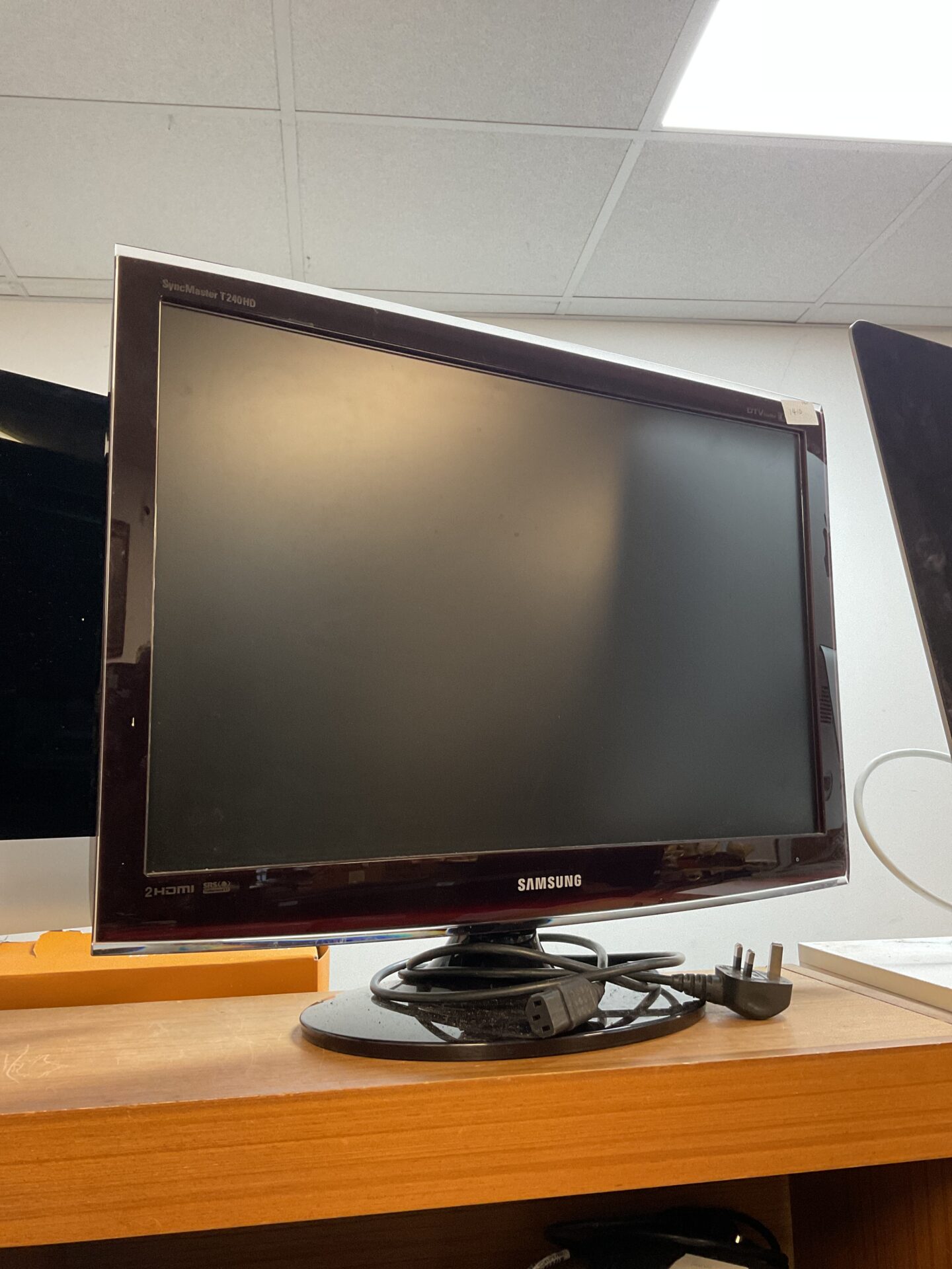 192 Samsung 24” hd tv working (no remote)
