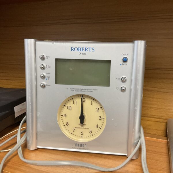 Vintage Roberts Milano 3 DAB clock radio with clear display.