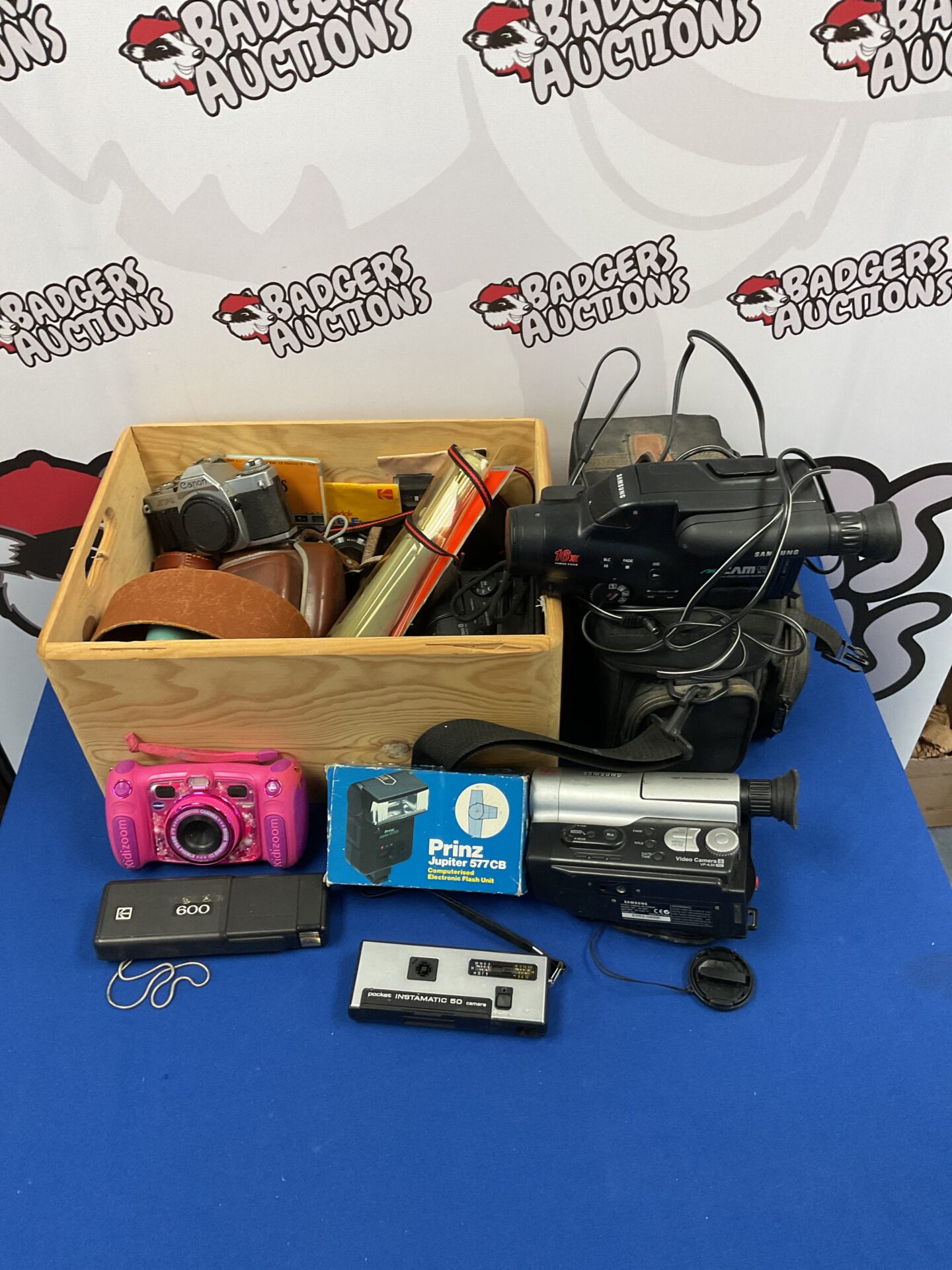 219 Box of cameras, camcorders & accessories