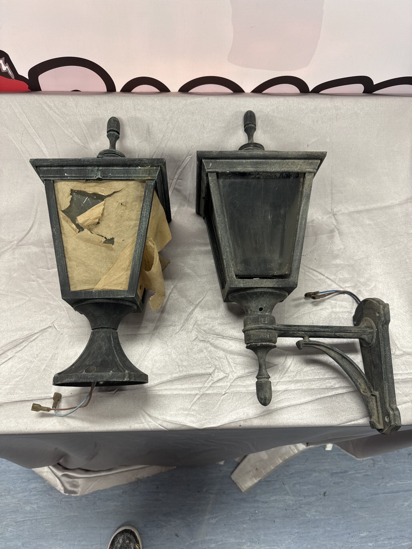 936 One wall mounted lantern with one post top lantern