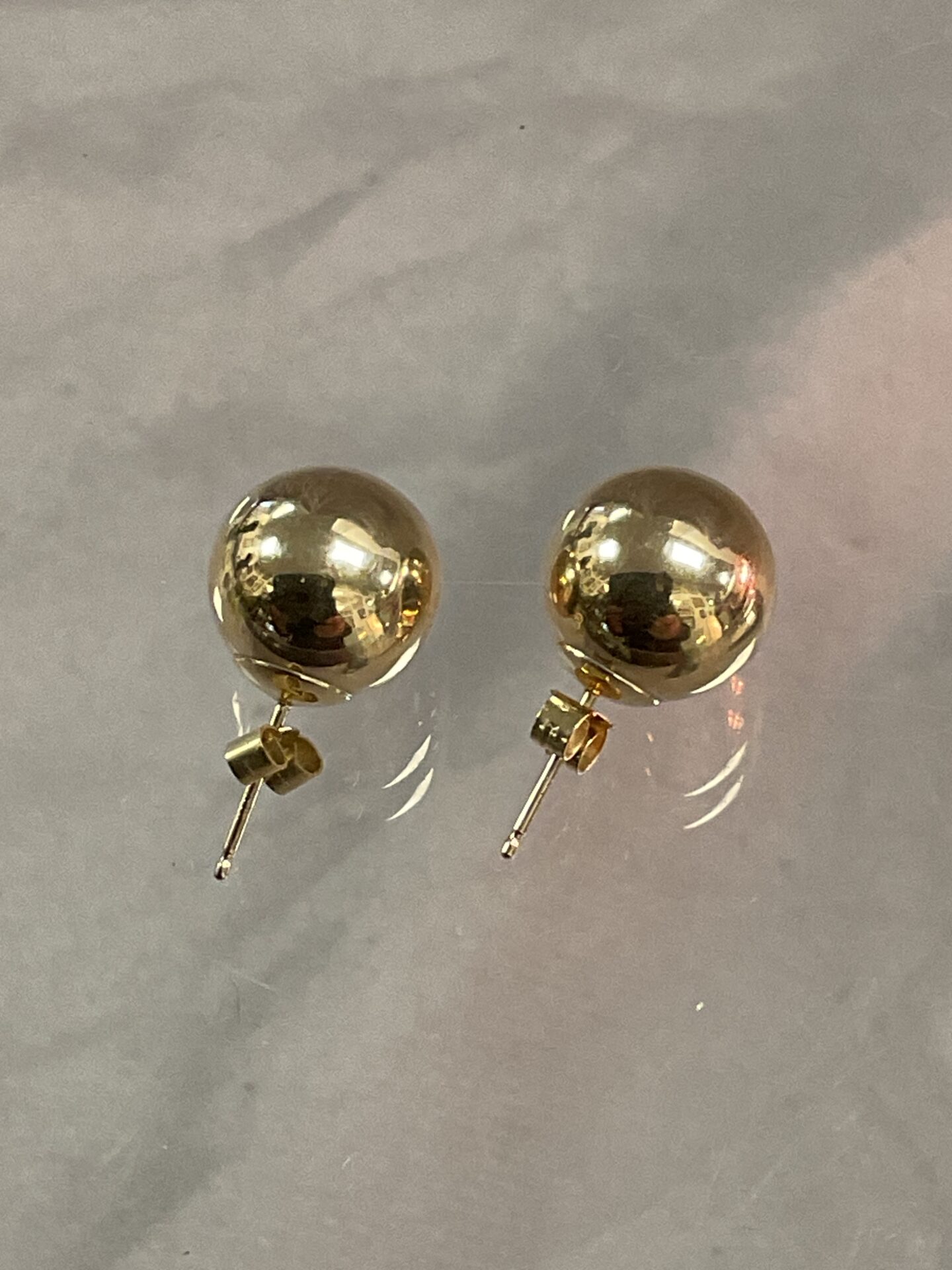 863 Pair 9ct gold ball Stud earrings