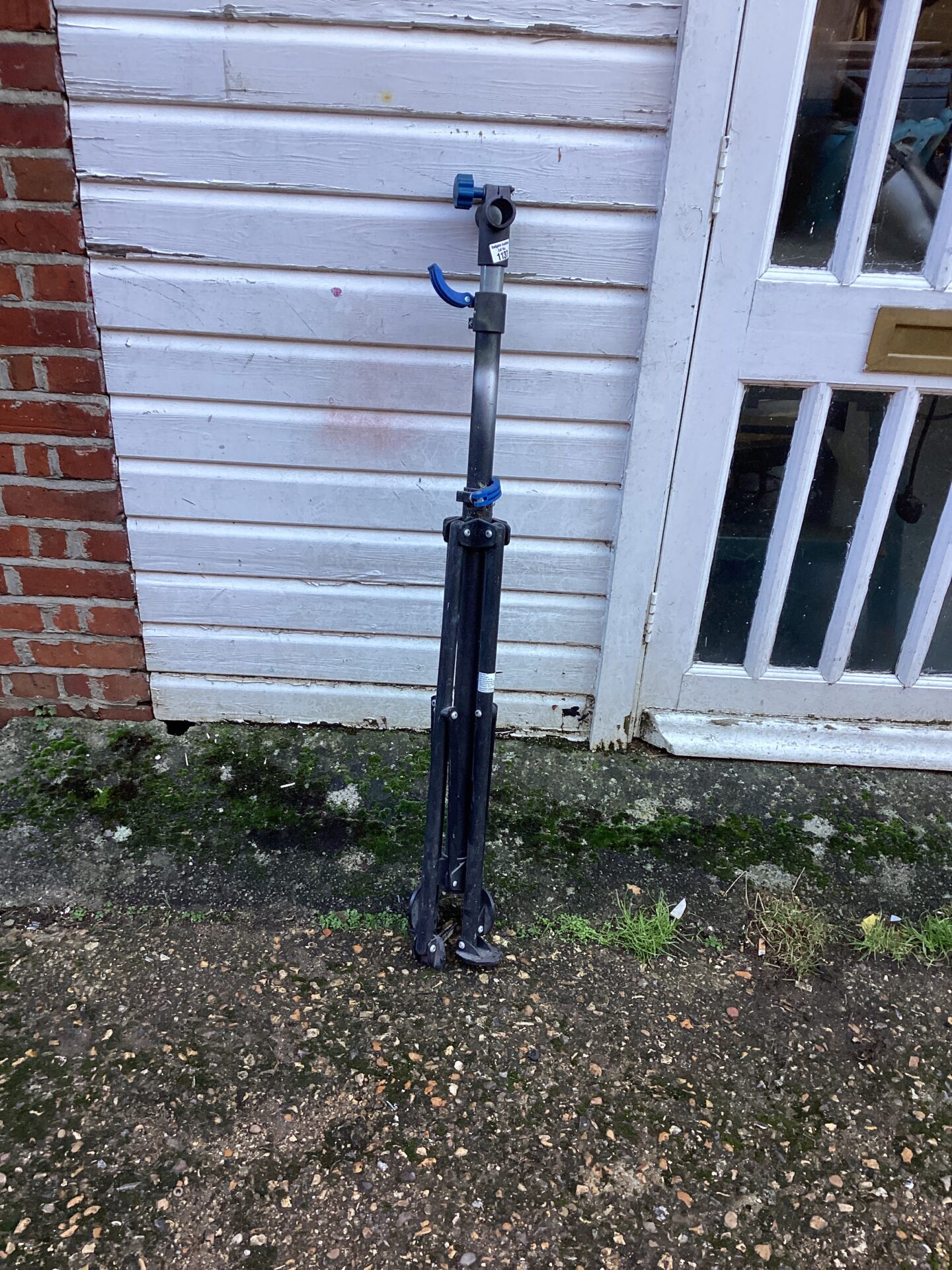 1137 Bike repair stand