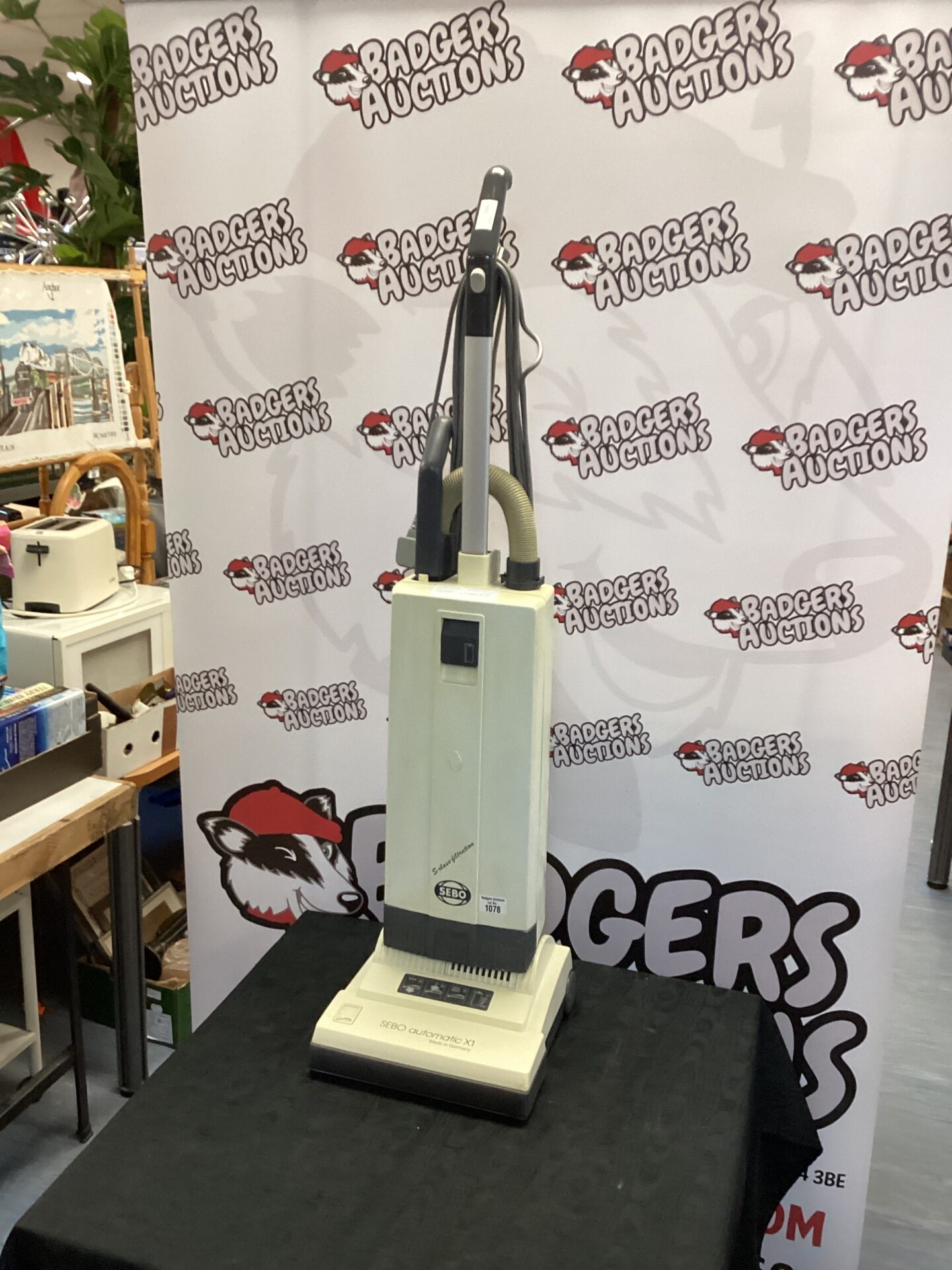 1078 Sebo Upright Vacuum Cleaner working