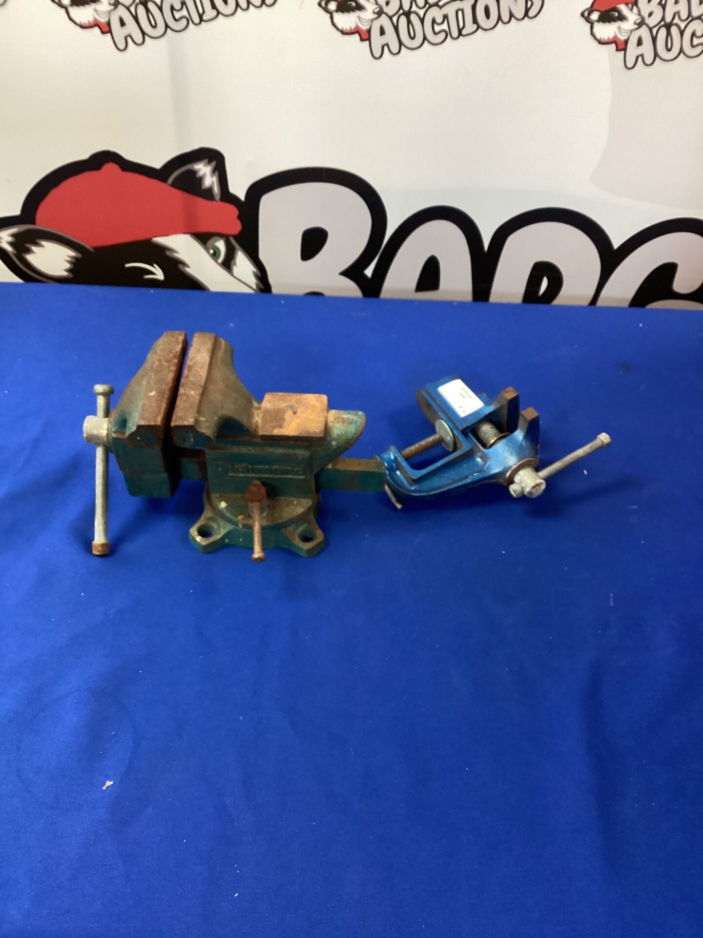 1017 Two small bench vices