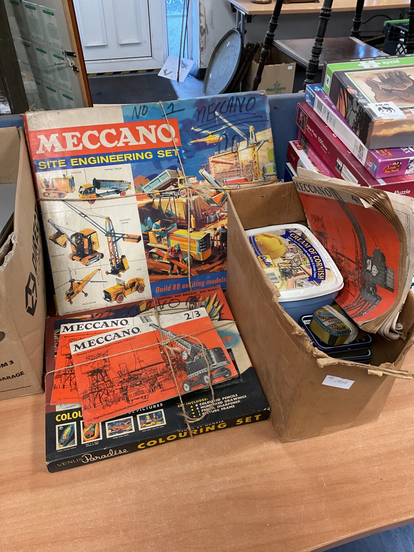 356 Lot of vintage meccano including site engineering set