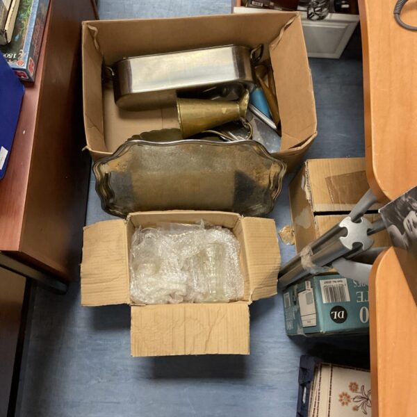 Mixed lot of vintage brass, silverplate, and glassware items.