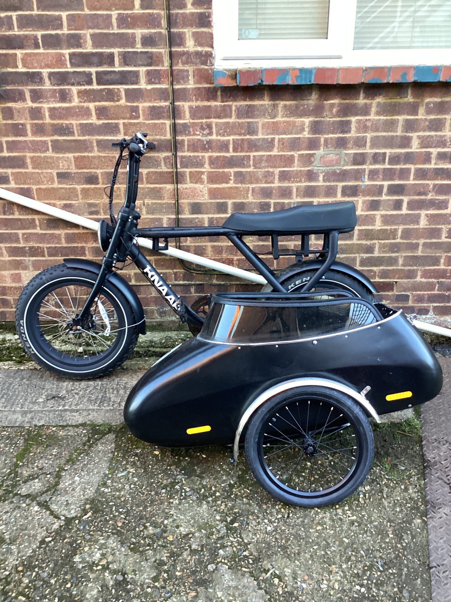 1210 Knaap electric bike with side cart (no battery or charger)