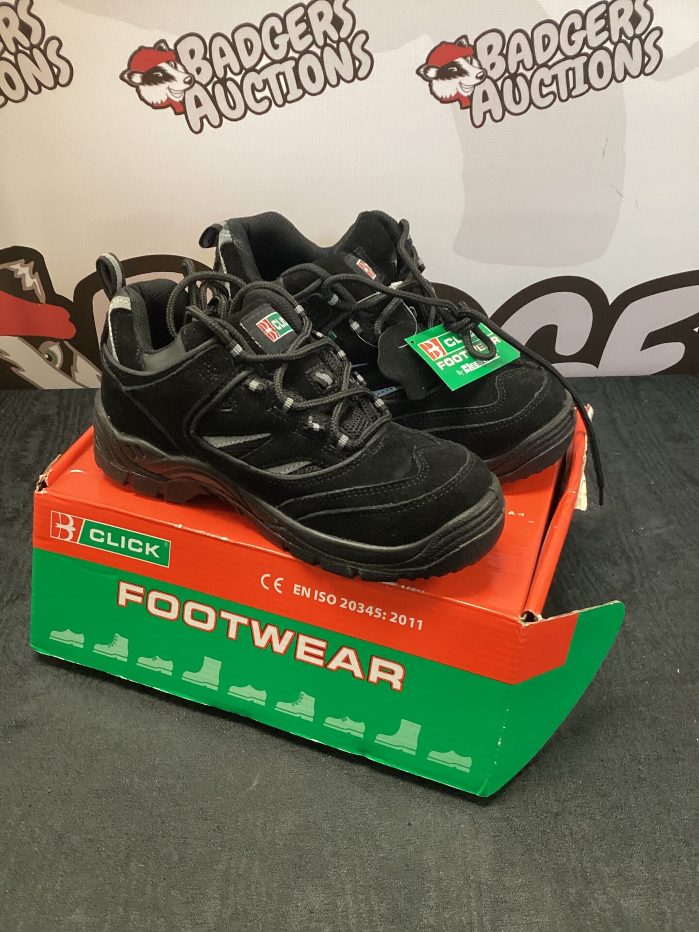 550 New Pair of size 5 click safety trainers