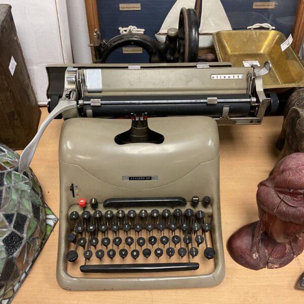 Vintage Olivetti Lexicon 80 mechanical typewriter in original condition.