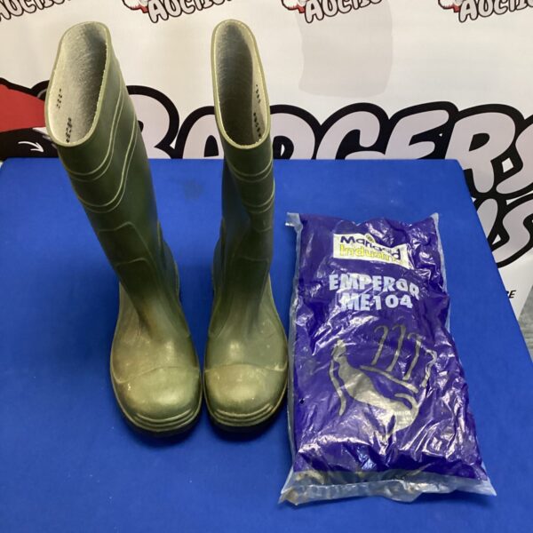 Size 8 Panoply safety wellington boots with industrial marigolds.