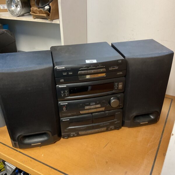 Vintage Panasonic SA-CH72 hi-fi system with CD changer and cassette deck.