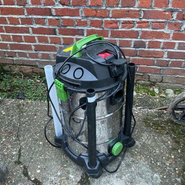 Pondxpert Non Stop pond vacuum for garden pond cleaning.