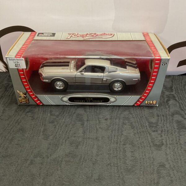 Detailed 1968 Shelby GT-500KR diecast model car from Road Signature collection.