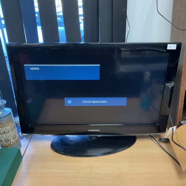 Samsung 32 inch HD television in used condition.