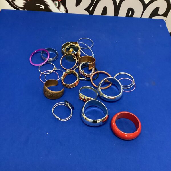 Colourful costume jewellery bangles in a mixed lot.