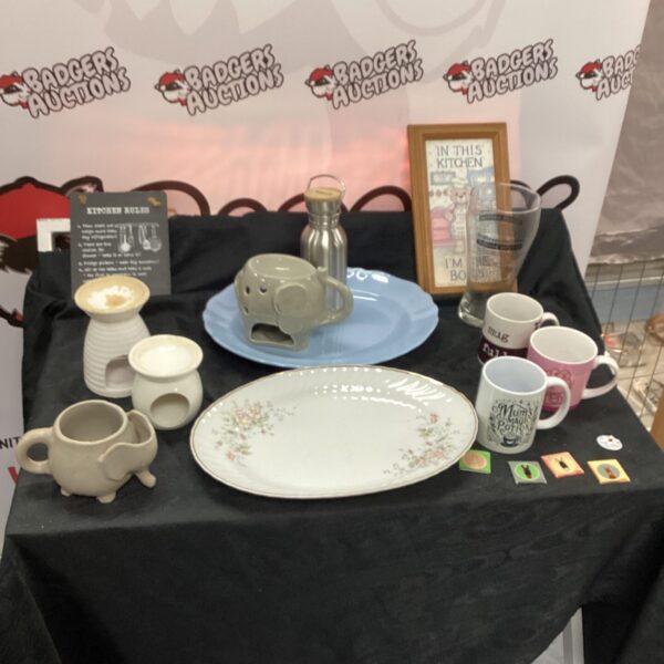 Mixed collectibles lot featuring an elephant tea light and porcelain plate.