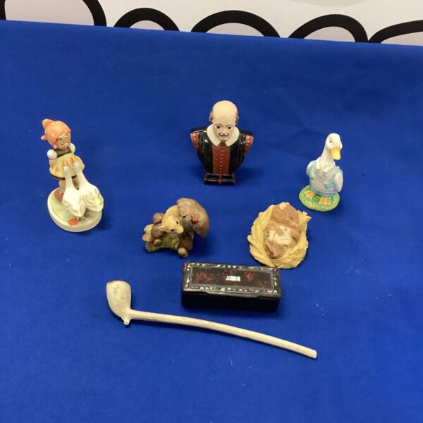 Shakespeare bust and collectible ornaments lot for display.