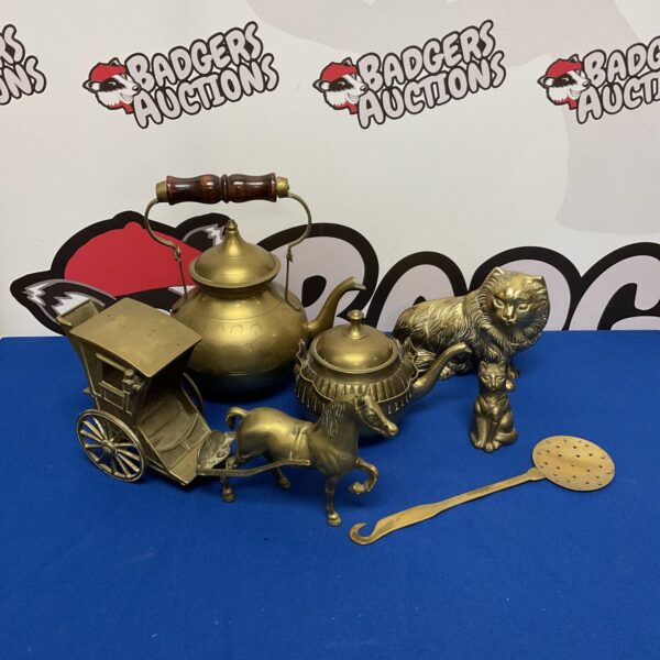Detailed vintage brass horse and cart, a charming collectible.