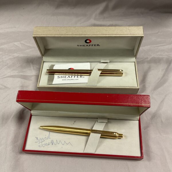 Vintage Sheaffer fountain pen and ballpoint pen set in gold.