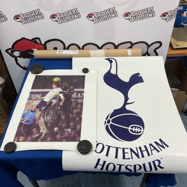 Signed Peter Crouch canvas print and Tottenham Hotspur poster for collectors.