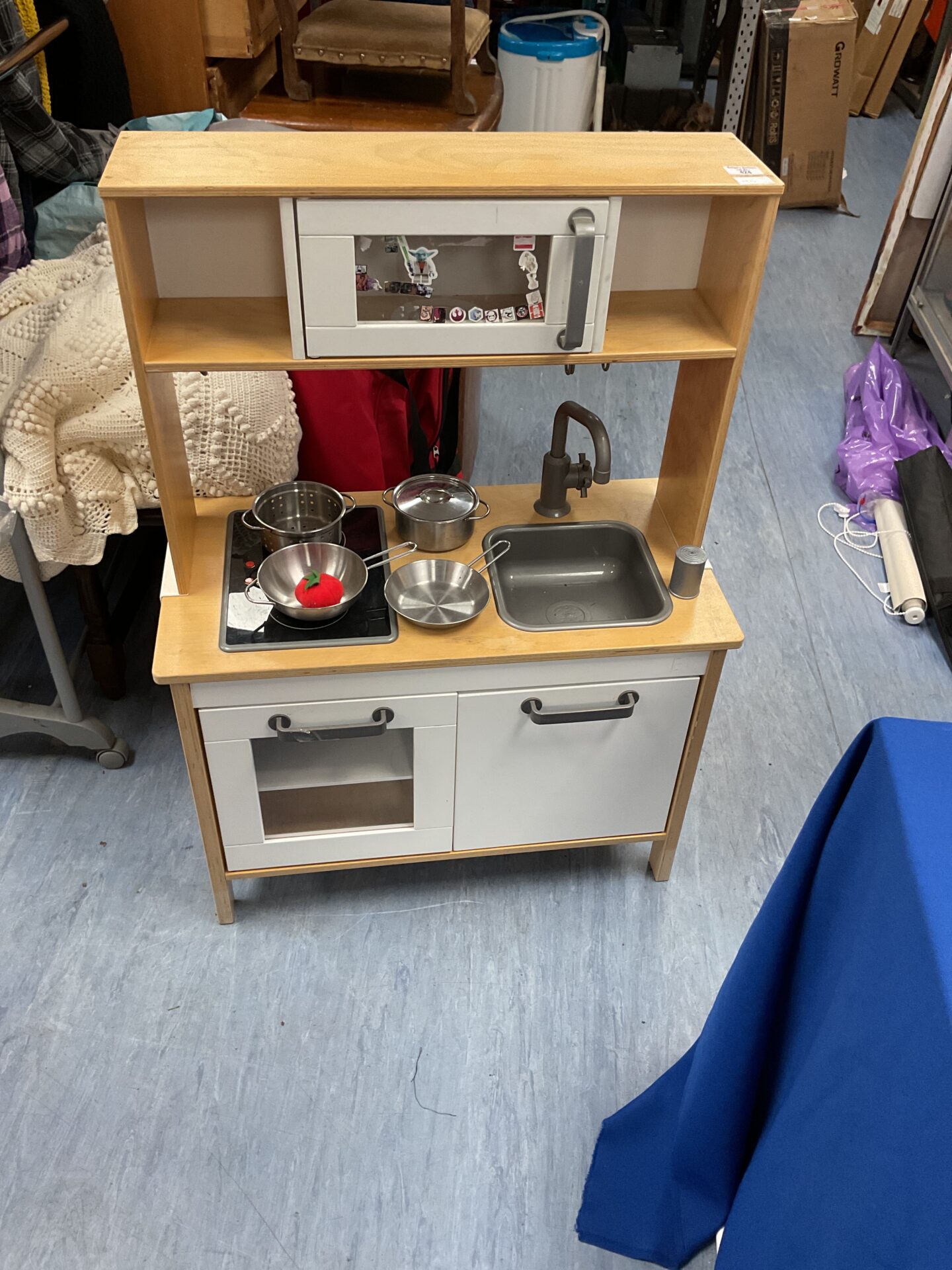 424 Small wooden childrens kitchen play set with accessories