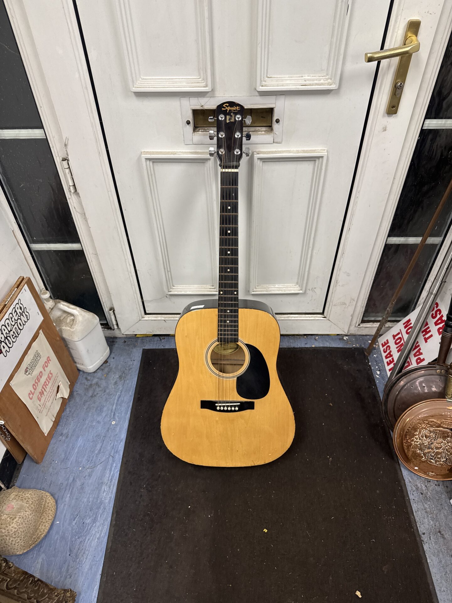 757 Squier by fender acoustic guitar – needs restringing