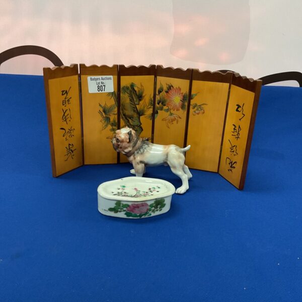 Antique Chinese cricket pot and bamboo screen lot for collectors.