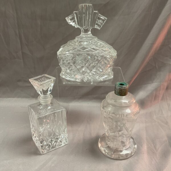 Vintage perfume bottles, a lot of three antique glass flacons.