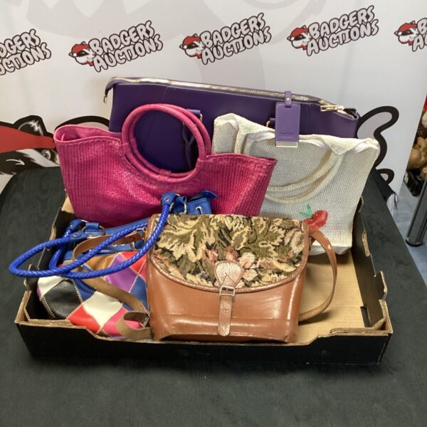 Mixed lot of ladies handbags including Hotter brand purses.
