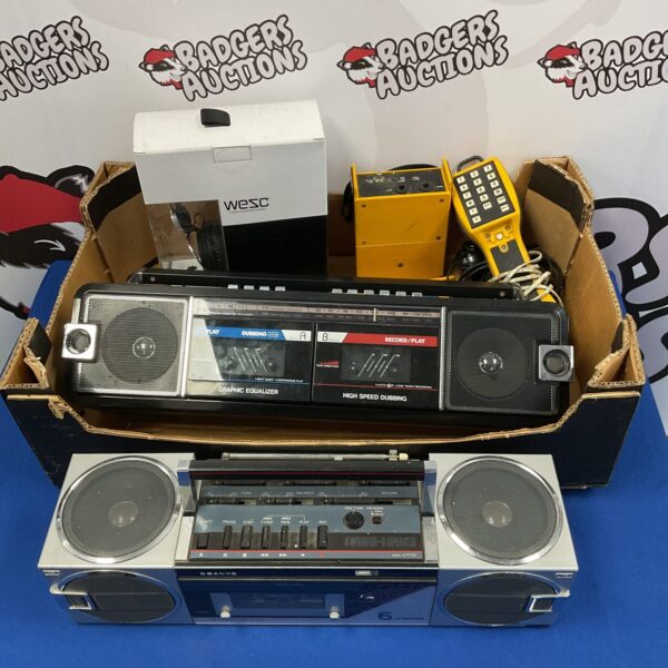 Vintage radio lot featuring Sanyo M7735L and Wesc headphones.
